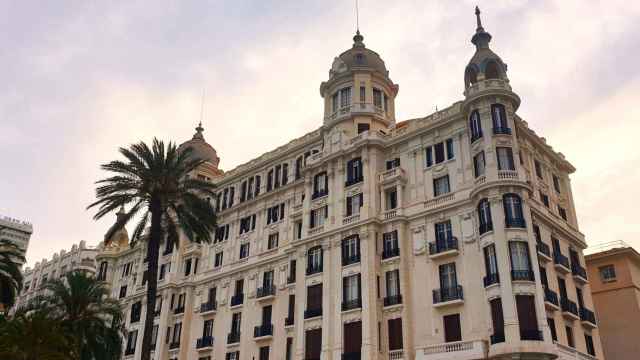 La Casa Carbonell de Alicante cumple ahora su centenario.