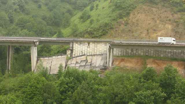 Derrumbe en el viaducto del Castro de Vega de Valcarce