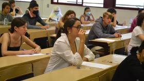 Estudiantes en la prueba de la EBAU de junio