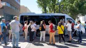 Trabajadores de Siro se marchan en autobús a la reunión con Maroto