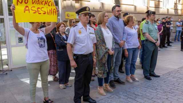 Concha Ortega / ICAL . Concentración frente a la Subdelegación de Gobierno por el asesinato de una mujer en Soria