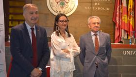 Antonio Largo, Cristina de la Rosa y Félix Cano durante la presentación de las novedades para el próximo curso en la UVa