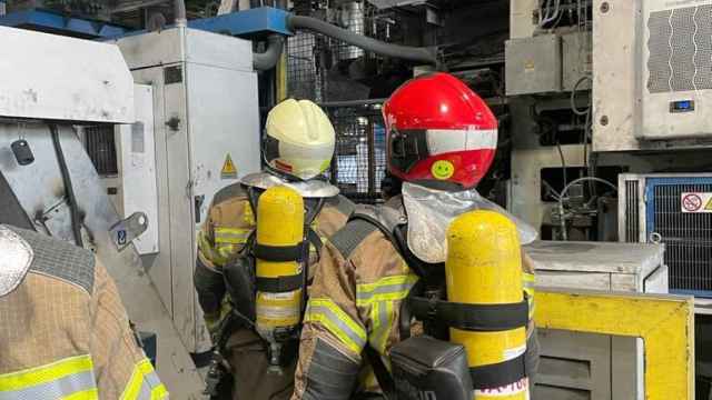 Los bomberos en la empresa Mecanizados y Frenos de Valladolid