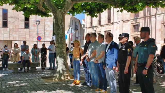 Minuto de silencio en la plaza de Viriato por el asesinato machista en Soria
