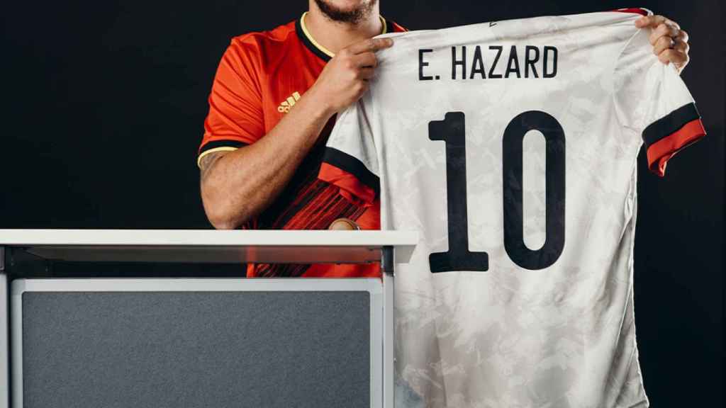 Eden Hazard durante un acto con Bélgica