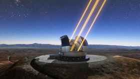 Simulación de los láseres que utilizará el telescopio. IMAGEN: ESO/L. Calçada