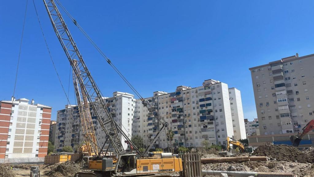 Trabajos en los suelos de la antigua Flex, en el barrio malagueño de Carretera de Cádiz.