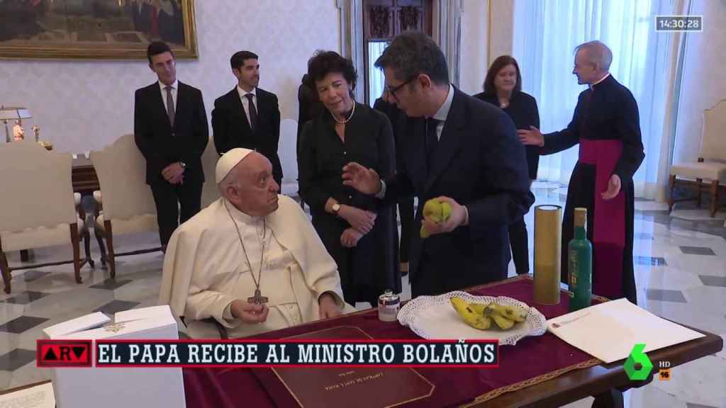 El Papa junto a Bolaños y Celáa en el Vaticano.