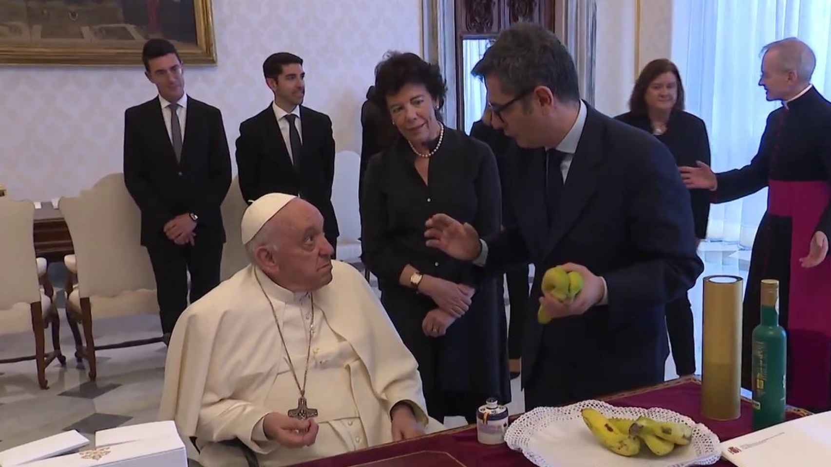 El Papa junto a Bolaños y Celáa en el Vaticano.