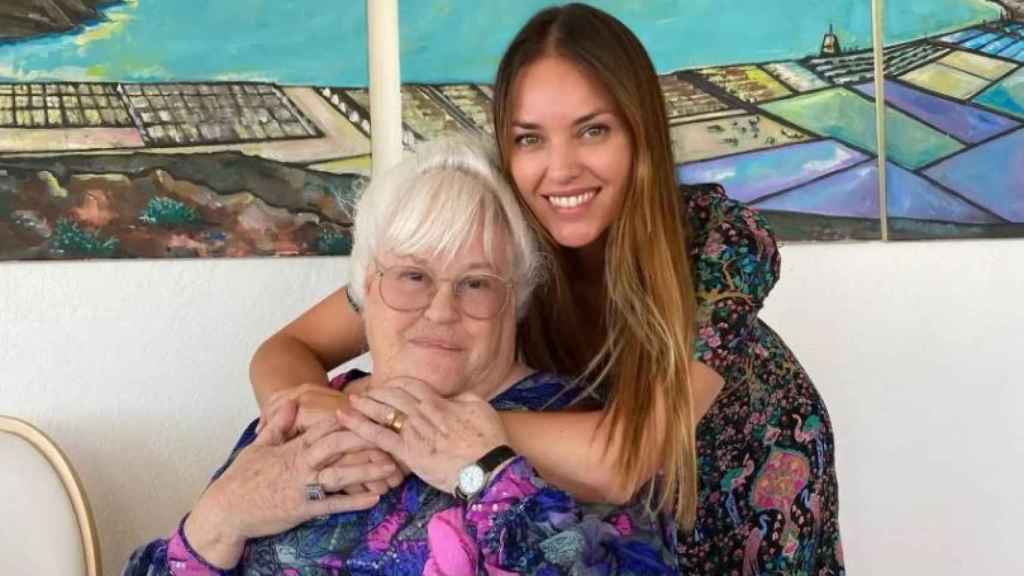 Helen Lindes junto a su madre, Norma, en una imagen de sus redes sociales.