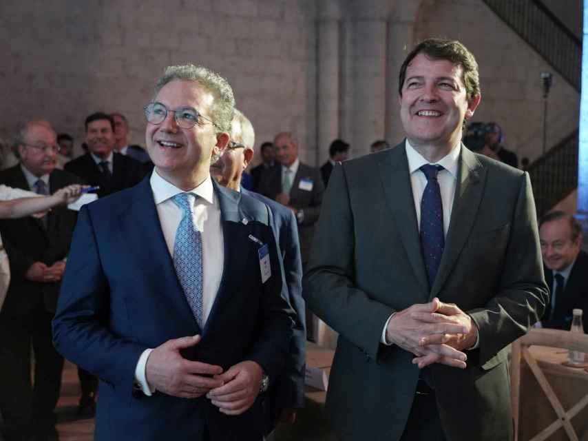 Alfonso Fernández Mañueco con el nuevo presidente de Empresa Familiar, Pedro Palomo.