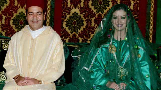 El príncipe Moulay Rachid, hermano del rey Mohamed VI, junto a su mujer, Lalla Oum Keltoum Boufarès, en 2014.