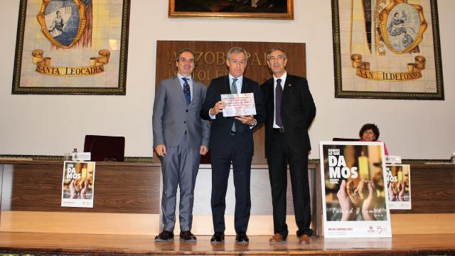 El presidente de la entidad Javier López recoge el reconocimiento 'Entidad con Corazón'. Foto: Eurocaja Rural.