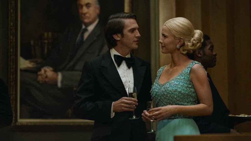 Dan Stevens and Betty Gilpin in 'Gaslit'.