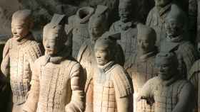 Guerreros de terracota que custodian la tumba del primer emperador de China.