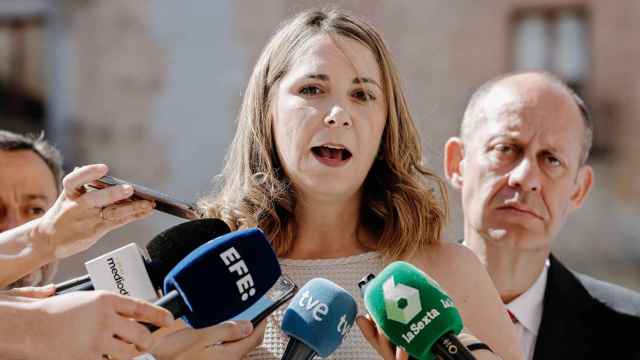 La portavoz del PSOE en el Ayuntamiento de Madrid, Mar Espinar, atiende a los medios de comunicación.