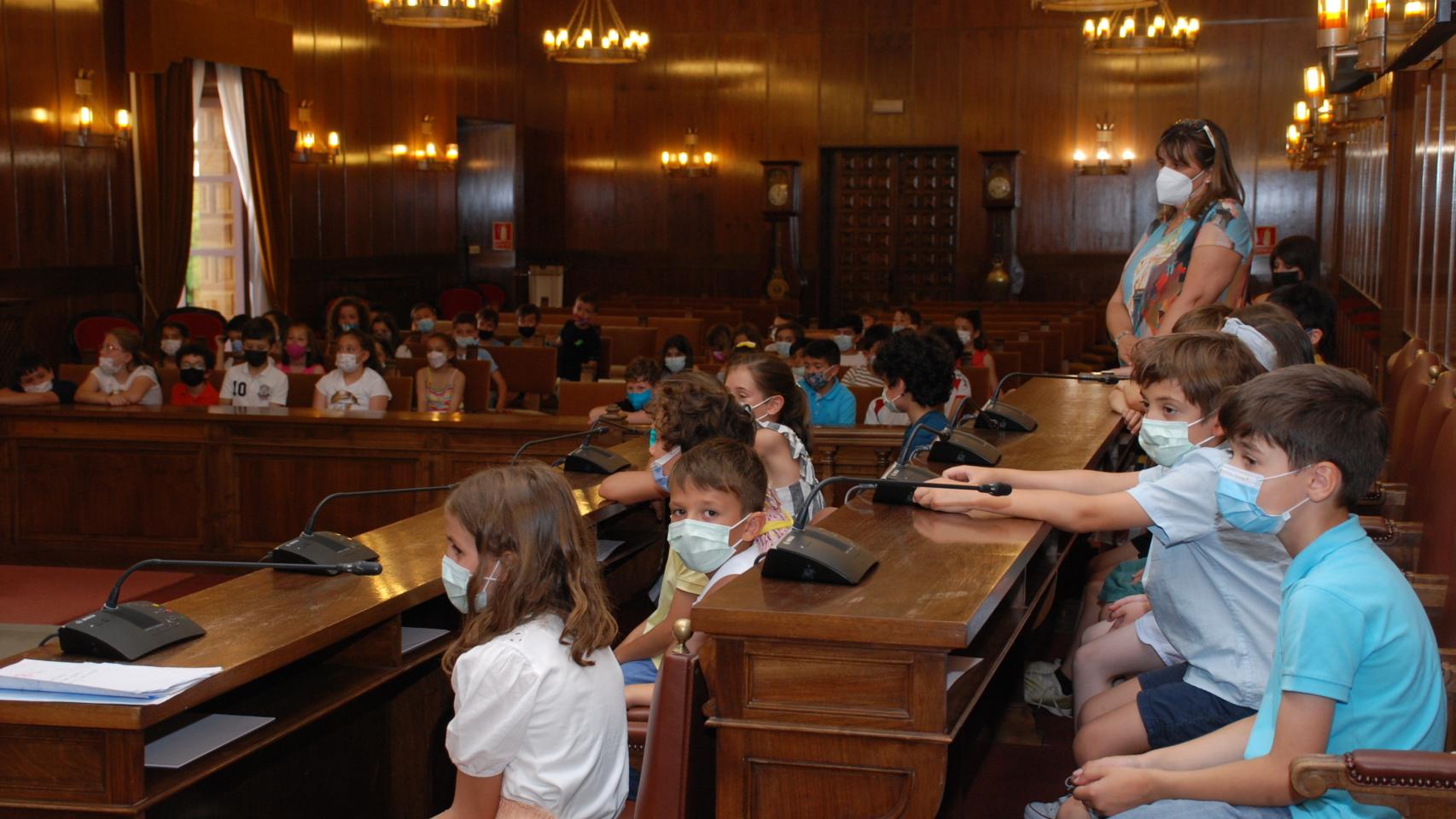 Alumnos del Corazón de María aprenden cómo es el funcionamiento institucional de la Diputación