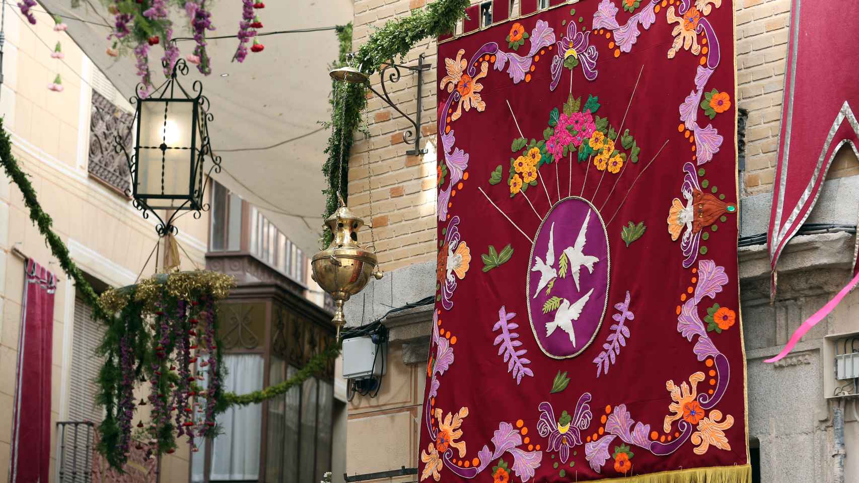 Las calles de Toledo se visten de gala para la celebración del Corpus Christi: todas las fotos