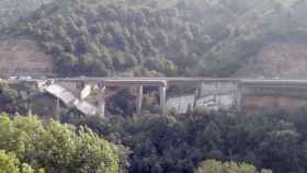 Derrumbe en el viaducto de Castro en Vega de Valcarce