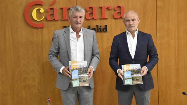 Sarbelio Fernández, alcalde de Arroyo, y Víctor Caramanzana, presidente de la Cámara de Comercio