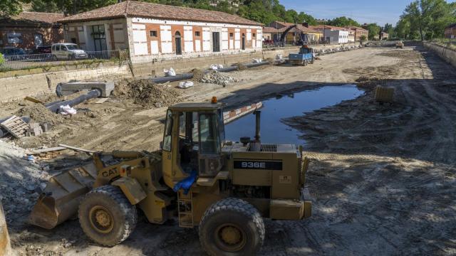 Obras en la dársena del Canal de Castilla. Fotografía: Eduardo Margareto / ICAL