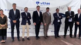 Nuria García, responsable de Vithas Xanit Gibraltar; Jose Antonio Ródenas, director gerente de Vithas Xanit; David Baulenas, director corporativo de Asistencia, Calidad e Innovación de Vithas; Jorge Gallardo, presidente de Vithas; Fabian Picardo, primer ministro de Gibraltar; Pedro Rico, director general del Grupo Vithas; José María Ramón De Fata, director corporativo de Operaciones de Vithas; José María Baena, director financiero y de negocio territorial de Vithas Andalucía.