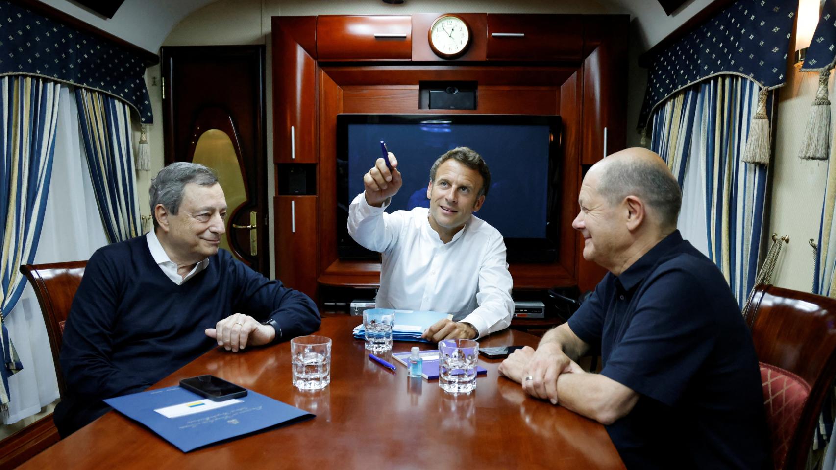 German Chancellor Scholz, French President Macron and Italian Prime Minister Draghi on a train to kyiv in June 2022.