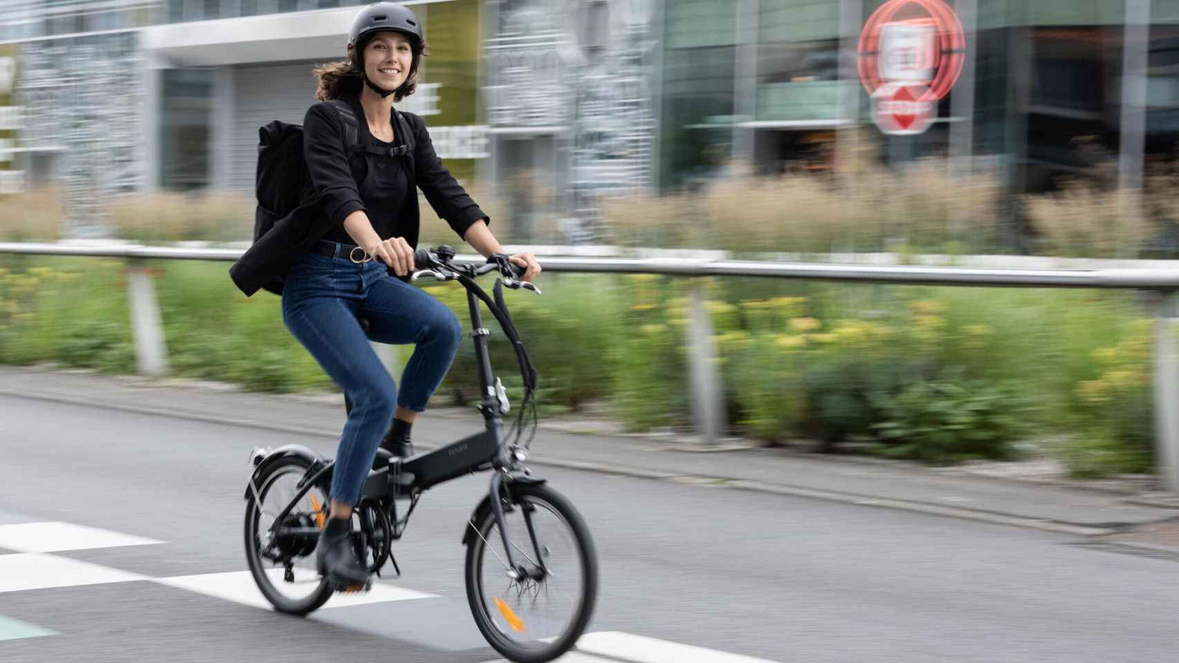 Conexión región músculo La bici eléctrica plegable más barata de Decathlon: 35 km de autonomía por  menos de 900 euros