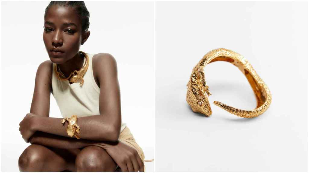 La modelo de Zara con el brazalete de lagarto dorado.