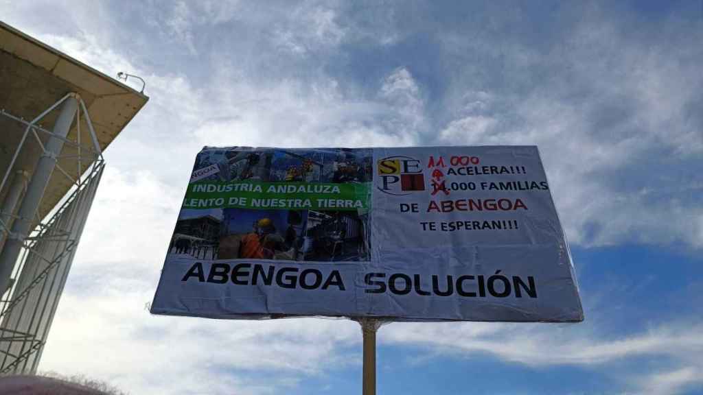 Cartel en una de las manifestaciones de los trabajadores de Abengoa.