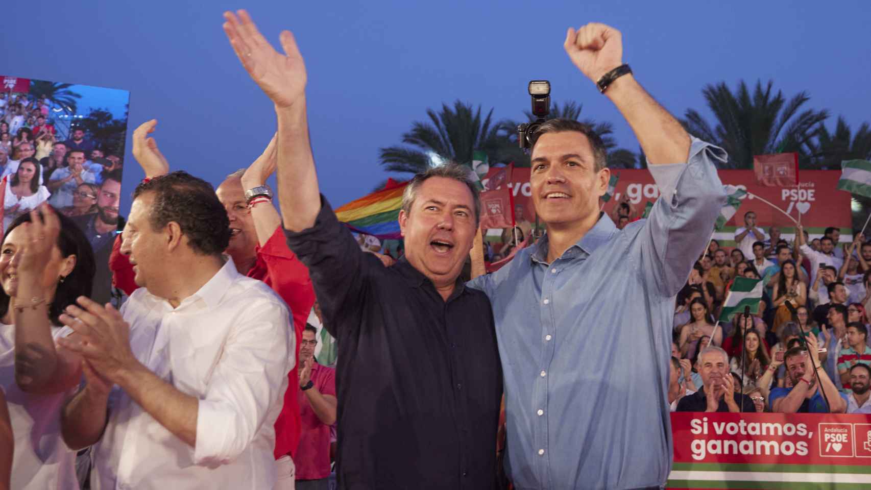 Juan Espadas y Pedro Sánchez en el cierre de campaña del PSOE.