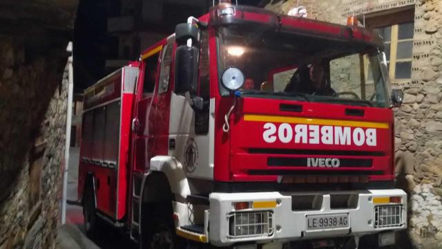 Bomberos de Ponferrada en el lugar del incendio