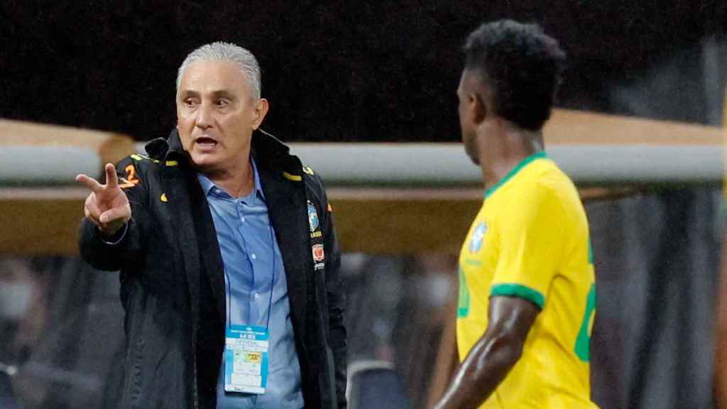 Tite y Vinicius Júnior durante un partido de Brasil.