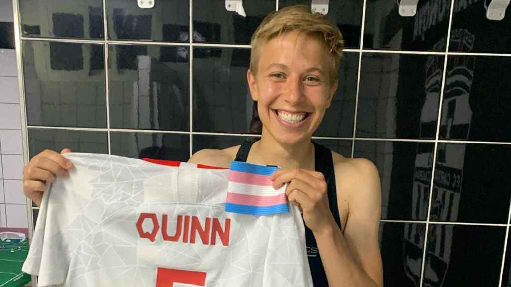 Quinn, la jugadora de fútbol transgénero y no binaria.