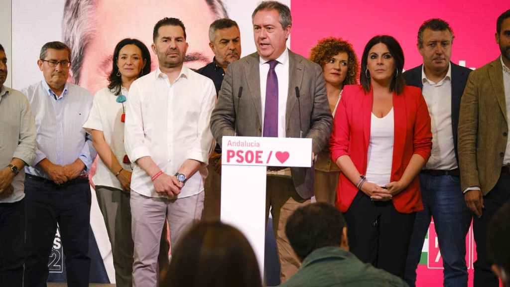 Espadas, durante la rueda de prensa ofrecida hoy en la sede del PSOE-A