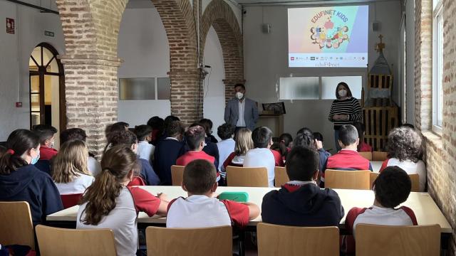 Alumnos de primaria en las I Jornadas de 'Edufinet Kids' de Unicaja