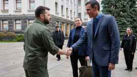 El presidente de Ucrania, Volodimir Zelenski y el presidente de España, Pedro Sánchez, durante un encuentro en Kiev.