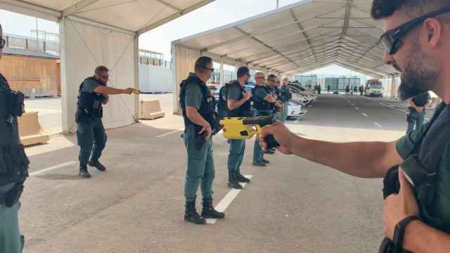 Así se entrena la Guardia Civil de Alicante con las nuevas pistolas táser con grabadora