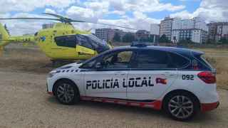 La Policía Local de León facilita el aterrizaje del helicóptero para el traslado de la persona atropellada