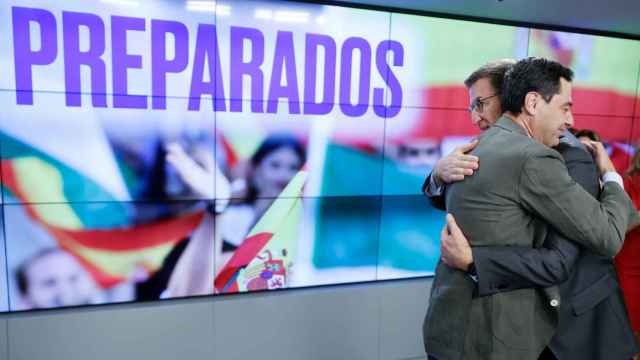 Alberto Núñez Feijóo y Juanma Moreno, este martes en la sede nacional del PP.