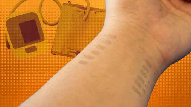 El tatuaje de grafeno podría monitorizar continuamente la presión arterial.