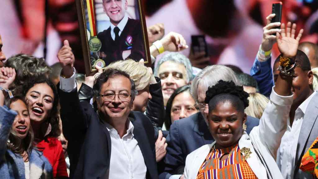 Gustavo Petro y Francia Márquez tras ganar las elecciones.
