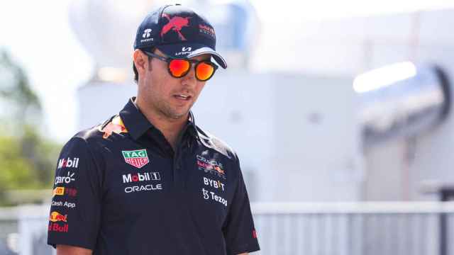 'Checo' Pérez atiende a los medios en el Gran Premio de Canadá