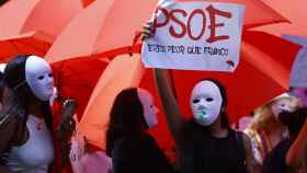 Manifestación en Ferraz de prostitutas contra la ley del PSOE para abolir esta práctica