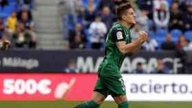 Fran Sol celebra un gol con el Eibar en La Rosaleda