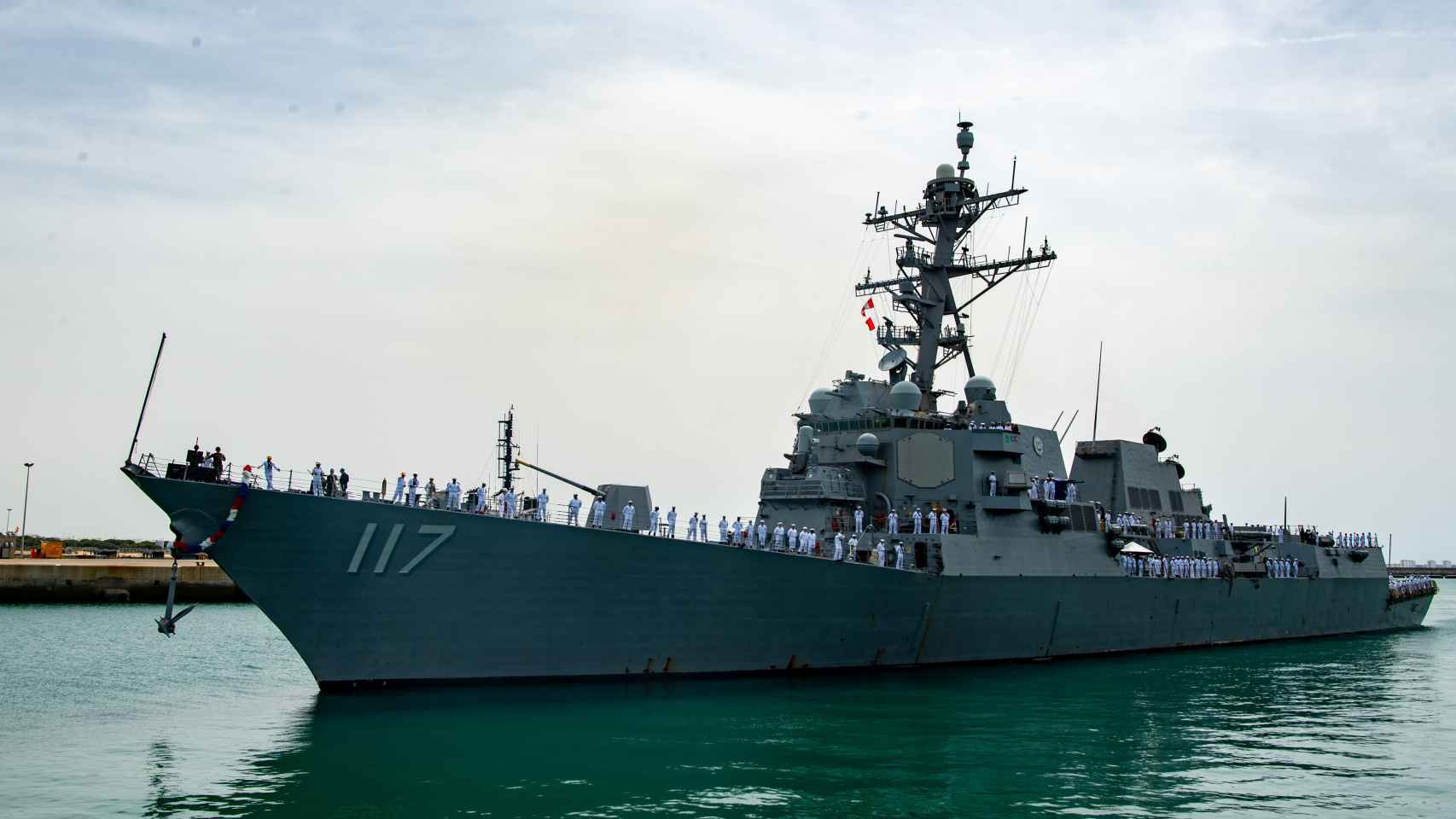 USS Paul Ignatius llegando a Rota