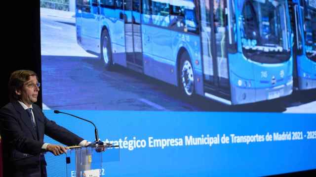 El alcalde de Madrid, José Luis Martínez-Almeida, en una comparecencia sobre la Empresa Municipal de Transportes (EMT).