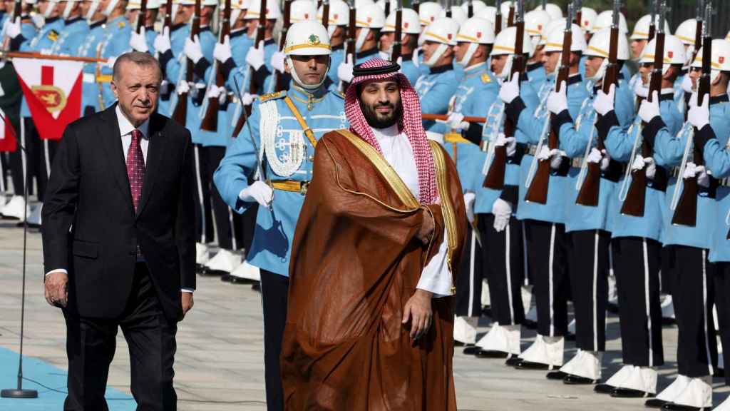El presidente turco Erdogan y el príncipe heredero saudí Mohammed bin Salman se reúnen en Ankara