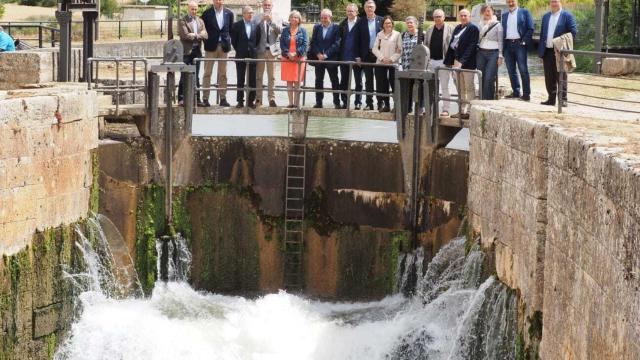 Imagen del Canal de Castilla  a su paso por Frómista