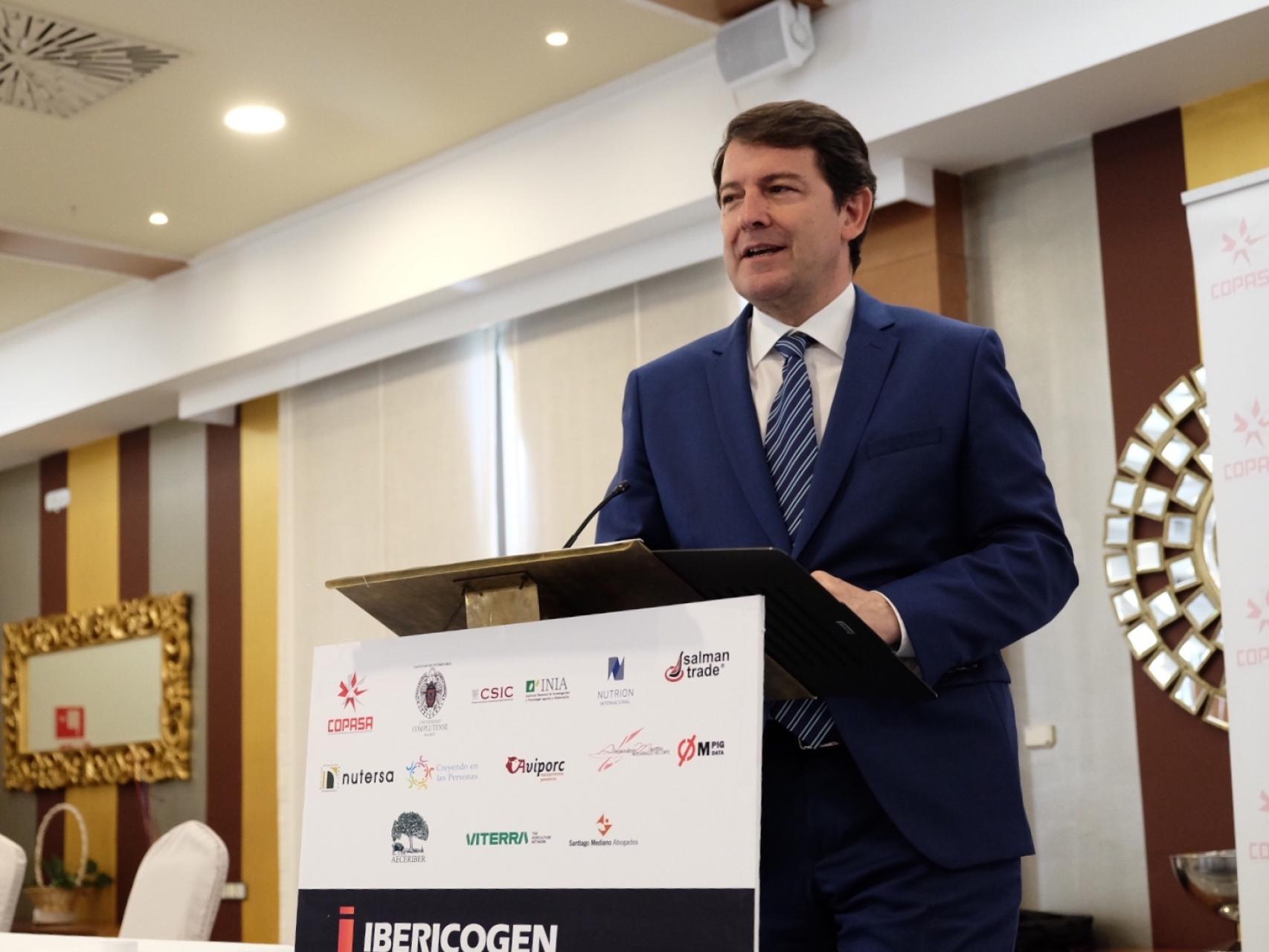 El presidente de la Junta, Alfonso Fernández Mañueco, durante su intervención en el IV Foro del Cerdo Ibérico 2022, este jueves.